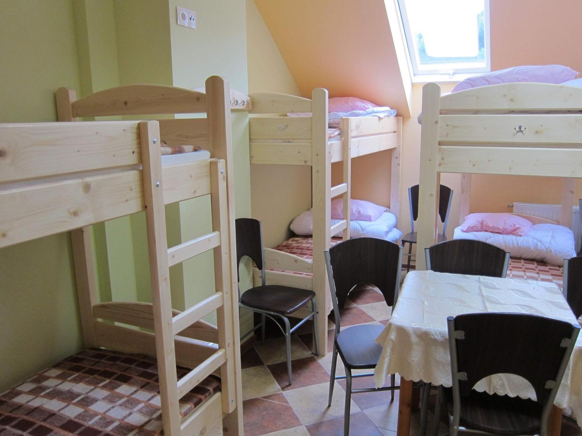 Szkolne Schronisko Mlodziezowe Plum Hostel Piechowice  Room photo